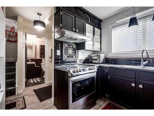 10-5806 61 Street, Red Deer, AB - Indoor Photo Showing Kitchen