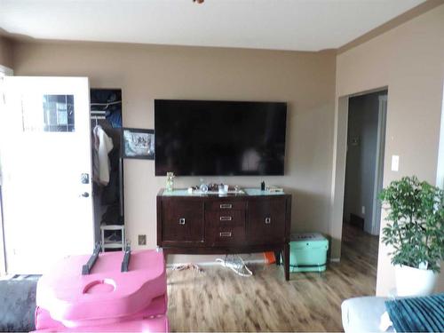 5114 52 Avenue, Rimbey, AB - Indoor Photo Showing Living Room