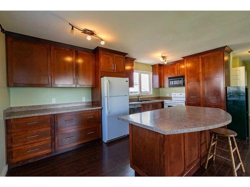 228 4 Avenue South, Big Valley, AB - Indoor Photo Showing Kitchen