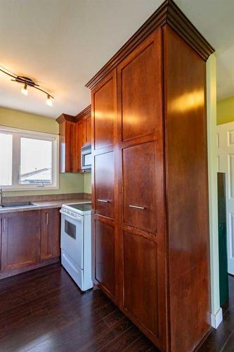 228 4 Avenue South, Big Valley, AB - Indoor Photo Showing Kitchen