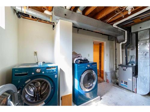 228 4 Avenue South, Big Valley, AB - Indoor Photo Showing Laundry Room