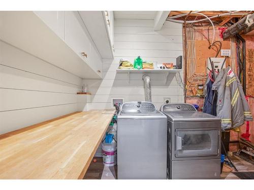 69 Valley Crescent, Blackfalds, AB - Indoor Photo Showing Laundry Room