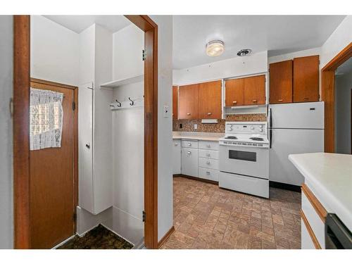 5007 56 Street, Camrose, AB - Indoor Photo Showing Kitchen