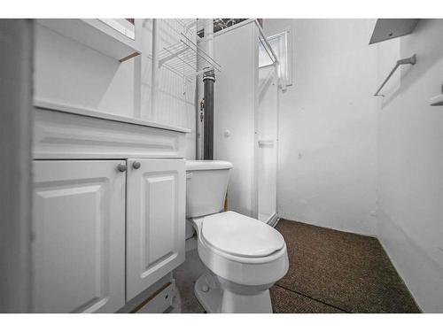 5007 56 Street, Camrose, AB - Indoor Photo Showing Bathroom