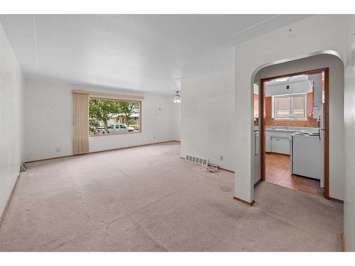 5007 56 Street, Camrose, AB - Indoor Photo Showing Living Room