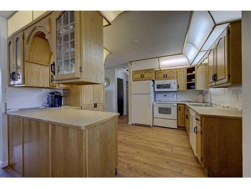 48 Nash Street, Red Deer, AB - Indoor Photo Showing Kitchen