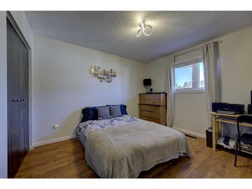 48 Nash Street, Red Deer, AB - Indoor Photo Showing Bedroom