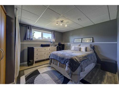 48 Nash Street, Red Deer, AB - Indoor Photo Showing Bedroom