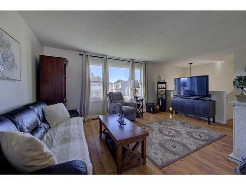 48 Nash Street, Red Deer, AB - Indoor Photo Showing Living Room