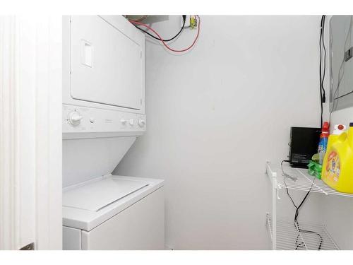 815-31 Jamieson Avenue, Red Deer, AB - Indoor Photo Showing Laundry Room