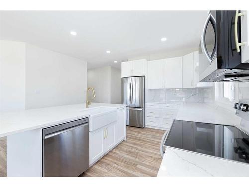 40 Erica Drive, Lacombe, AB - Indoor Photo Showing Kitchen With Upgraded Kitchen