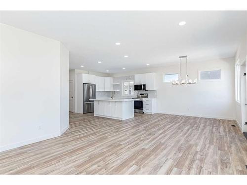 40 Erica Drive, Lacombe, AB - Indoor Photo Showing Kitchen