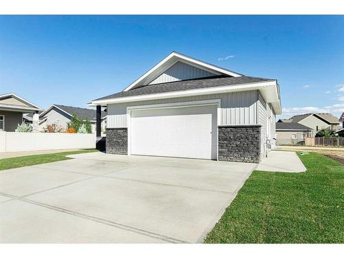 40 Erica Drive, Lacombe, AB - Outdoor