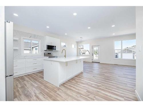 40 Erica Drive, Lacombe, AB - Indoor Photo Showing Kitchen With Upgraded Kitchen