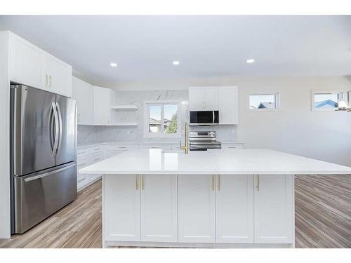 40 Erica Drive, Lacombe, AB - Indoor Photo Showing Kitchen