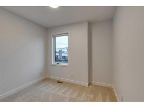 8510 19 Avenue Se, Calgary, AB - Indoor Photo Showing Other Room