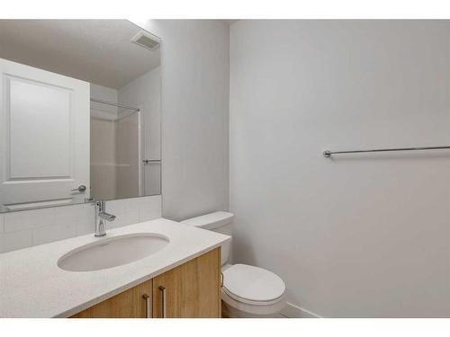 8510 19 Avenue Se, Calgary, AB - Indoor Photo Showing Bathroom