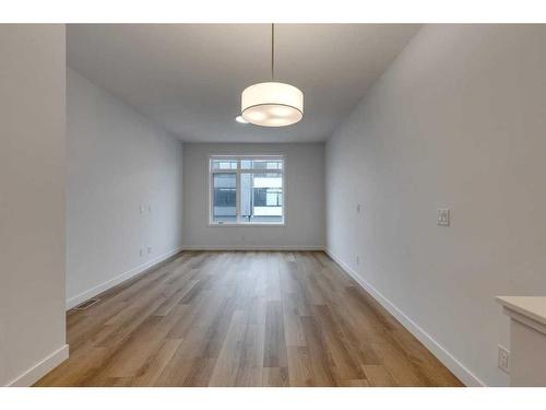 8510 19 Avenue Se, Calgary, AB - Indoor Photo Showing Other Room