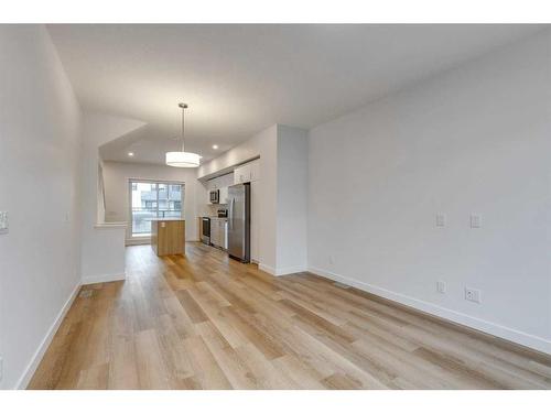 8510 19 Avenue Se, Calgary, AB - Indoor Photo Showing Other Room