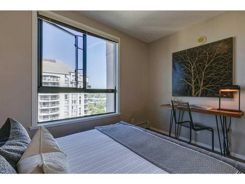 1504-1111 6 Avenue Sw, Calgary, AB - Indoor Photo Showing Bedroom