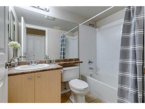 1504-1111 6 Avenue Sw, Calgary, AB - Indoor Photo Showing Bathroom