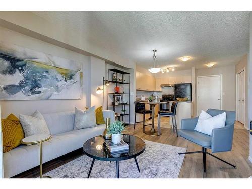 1504-1111 6 Avenue Sw, Calgary, AB - Indoor Photo Showing Living Room