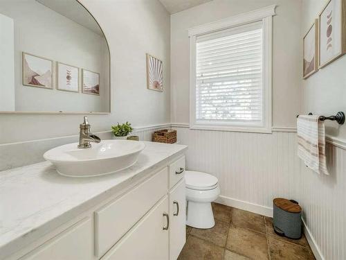 205 South 150 Street West, Raymond, AB - Indoor Photo Showing Bathroom