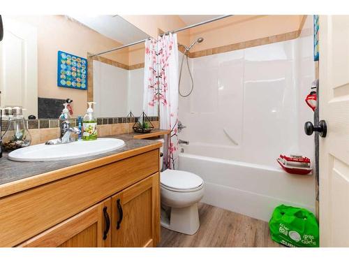 134 Issard Close, Red Deer, AB - Indoor Photo Showing Bathroom