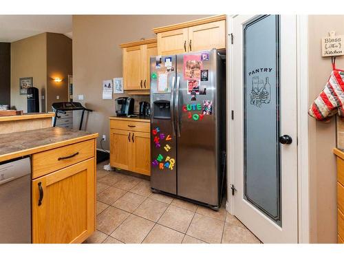 134 Issard Close, Red Deer, AB - Indoor Photo Showing Kitchen