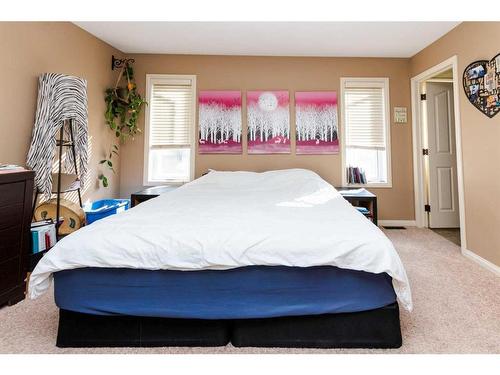 134 Issard Close, Red Deer, AB - Indoor Photo Showing Bedroom