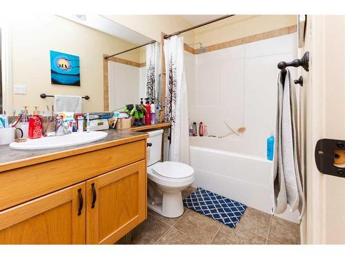 134 Issard Close, Red Deer, AB - Indoor Photo Showing Bathroom