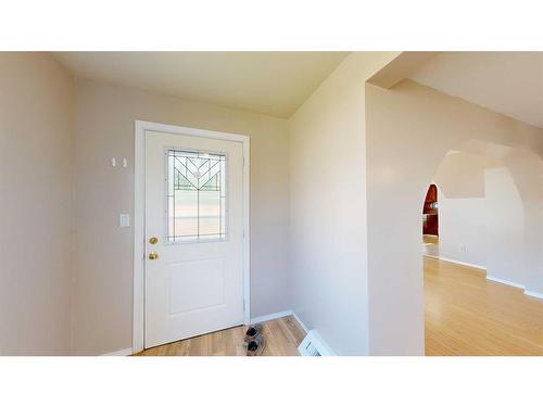 4904 47 Street, Stettler, AB - Indoor Photo Showing Other Room