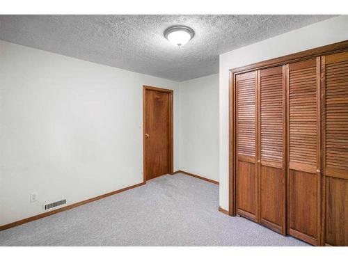 A,B-5206 49 Street, Camrose, AB - Indoor Photo Showing Other Room