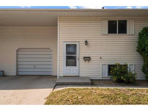 A,B-5206 49 Street, Camrose, AB - Outdoor