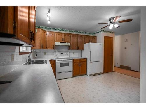 A,B-5206 49 Street, Camrose, AB - Indoor Photo Showing Kitchen With Double Sink