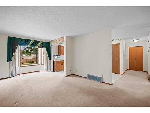 A,B-5206 49 Street, Camrose, AB - Indoor