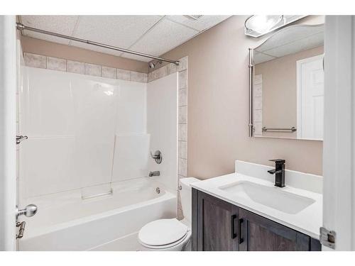 72 Ibbotson Close, Red Deer, AB - Indoor Photo Showing Bathroom