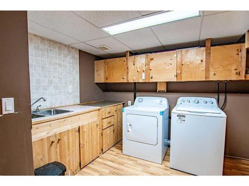 72 Ibbotson Close, Red Deer, AB - Indoor Photo Showing Laundry Room