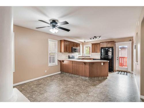 72 Ibbotson Close, Red Deer, AB - Indoor Photo Showing Kitchen