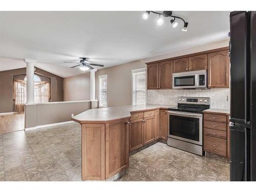 72 Ibbotson Close, Red Deer, AB - Indoor Photo Showing Kitchen