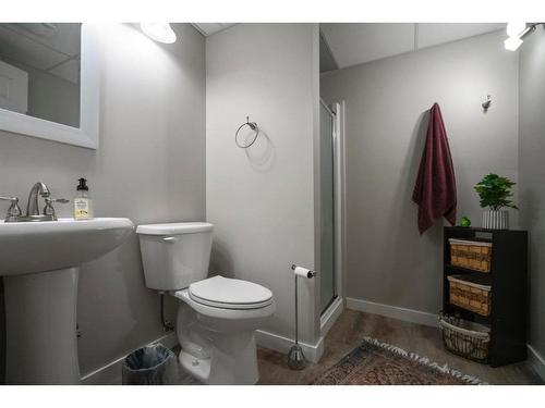 6814 40 Avenue Close, Camrose, AB - Indoor Photo Showing Bathroom