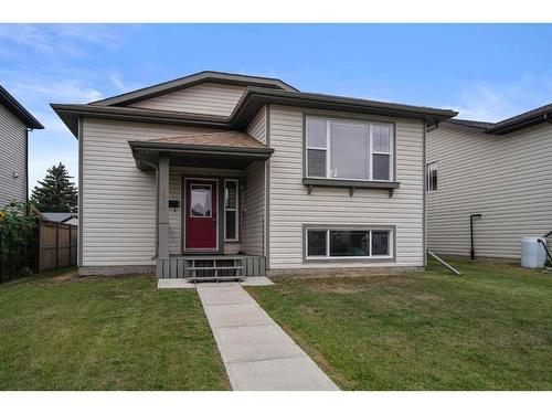 6814 40 Avenue Close, Camrose, AB - Outdoor