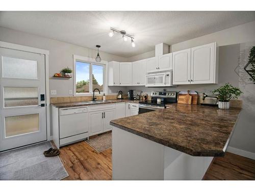 6814 40 Avenue Close, Camrose, AB - Indoor Photo Showing Kitchen With Double Sink