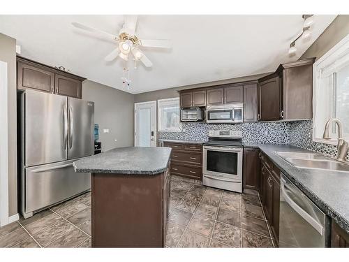 85 Herder Drive, Sylvan Lake, AB - Indoor Photo Showing Kitchen With Stainless Steel Kitchen With Double Sink With Upgraded Kitchen