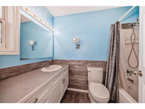 85 Herder Drive, Sylvan Lake, AB - Indoor Photo Showing Bathroom