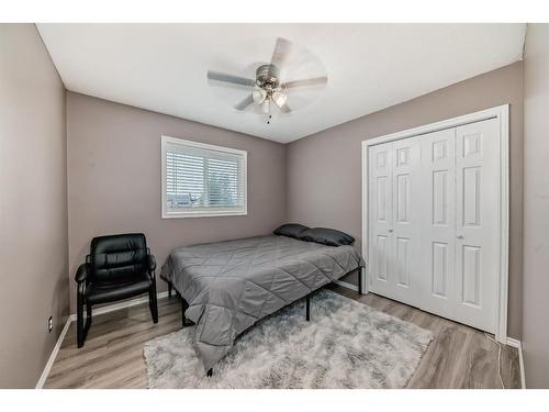 85 Herder Drive, Sylvan Lake, AB - Indoor Photo Showing Bedroom