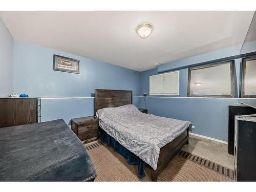 85 Herder Drive, Sylvan Lake, AB - Indoor Photo Showing Bedroom