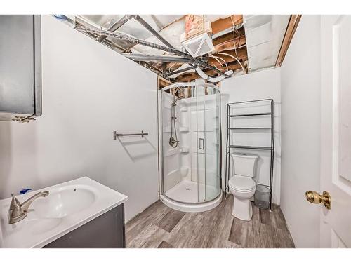 85 Herder Drive, Sylvan Lake, AB - Indoor Photo Showing Bathroom