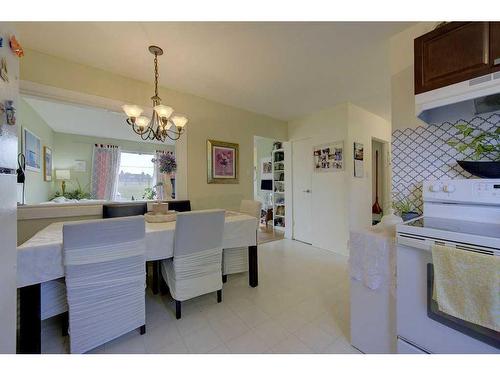 16 Mcintosh Avenue, Red Deer, AB - Indoor Photo Showing Dining Room