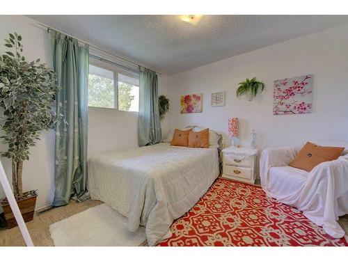 16 Mcintosh Avenue, Red Deer, AB - Indoor Photo Showing Bedroom